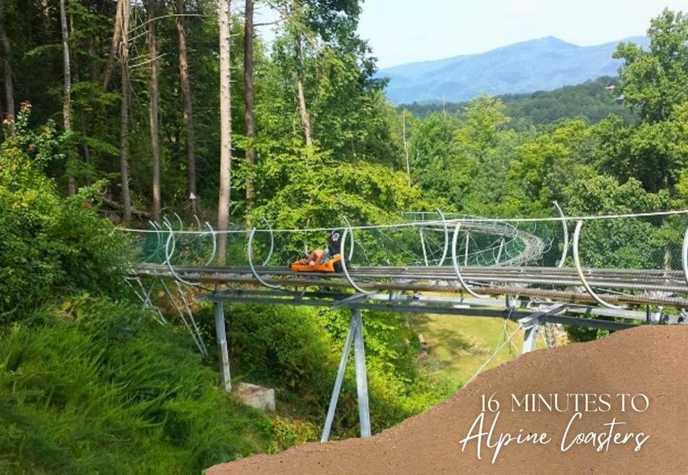 Willow Trace: Family Retreat, Hot Tub, Gaming! Pigeon Forge Kültér fotó